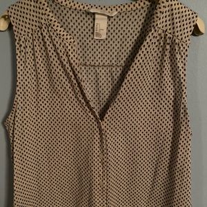 Polka dots tank top.